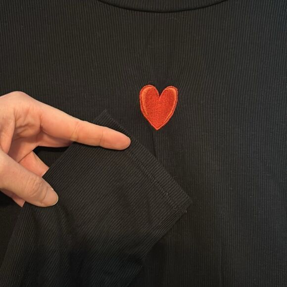Wild Fable Women’s Long Sleeve Black Heart Cropped Ribbed T-shirt Size Large - Picture 3 of 5